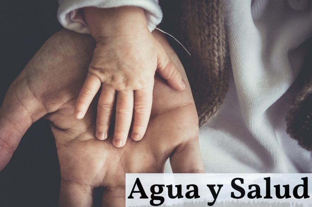 hombre con manita de bebe