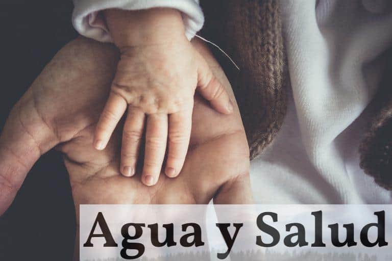 hombre con manita de bebe